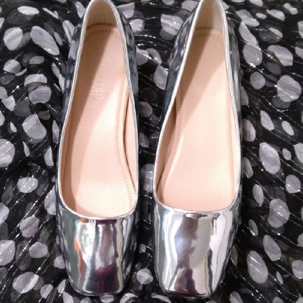 Chic Silver Women's Flats